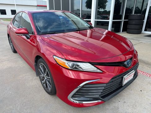 Used 2023 Toyota Camry XLE w/ Navigation Package FWD image 4