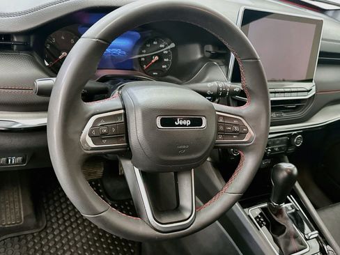 Used 2025 Jeep Compass Trailhawk AWD/4WD image 18