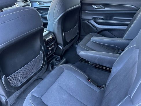 Used 2023 Jeep Grand Cherokee L Laredo image 13