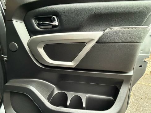 Used 2017 Nissan Titan SL image 26