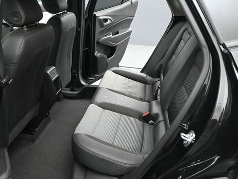 Used 2025 Chevrolet Trax LT w/ LT Convenience Package FWD image 9