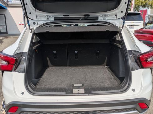 Used 2025 Chevrolet Trax LT w/ LT Convenience Package image 26