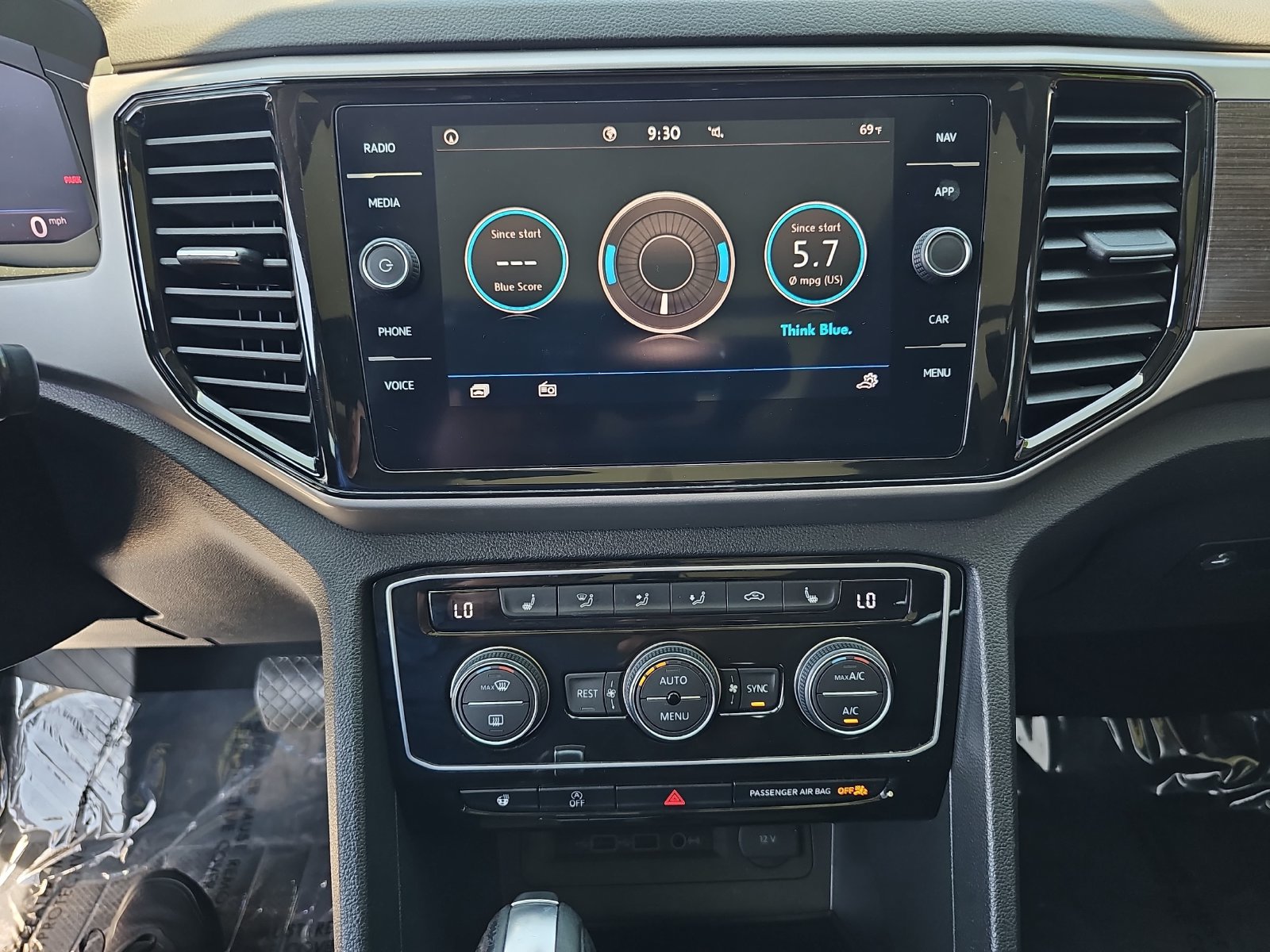 Used 2020 Volkswagen Atlas SEL FWD image 25