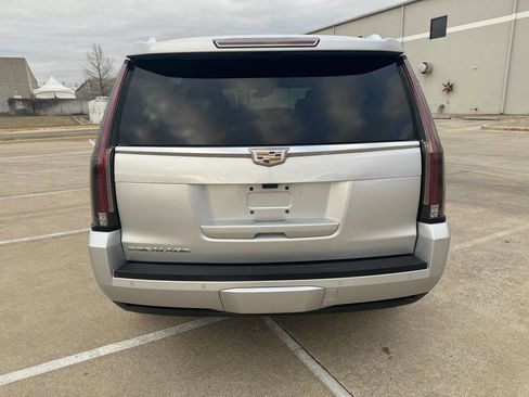 Used 2018 Cadillac Escalade Luxury image 6