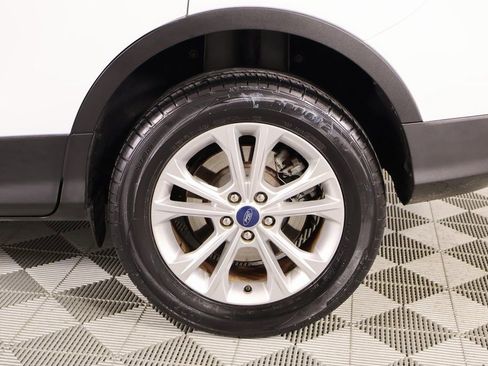 Used 2019 Ford Escape SE image 18