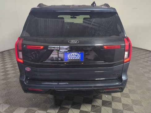 Used 2025 Ford Expedition Max Platinum w/ Stealth Appearance Package AWD/4WD image 9