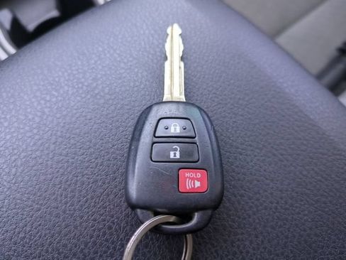 Used 2021 Toyota Tacoma SR5 AWD/4WD image 33