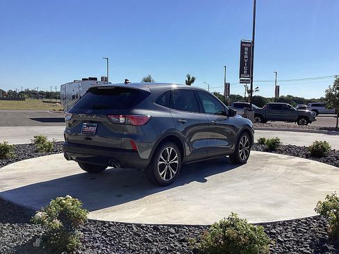 Used 2021 Ford Escape SE w/ SE Sport Appearance Package image 5