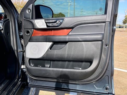 Used 2021 Lincoln Navigator Reserve w/ Luxury Package image 27