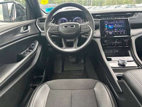 Used 2023 Jeep Grand Cherokee Altitude AWD/4WD image 19