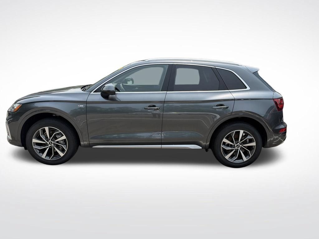Used 2023 Audi Q5 2.0T Premium w/ Convenience Package AWD/4WD image 3