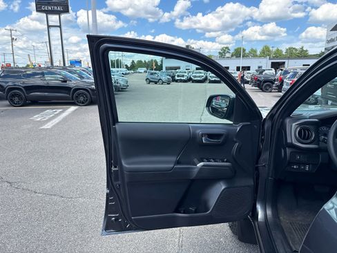 Used 2023 Toyota Tacoma TRD Off-Road AWD/4WD image 12