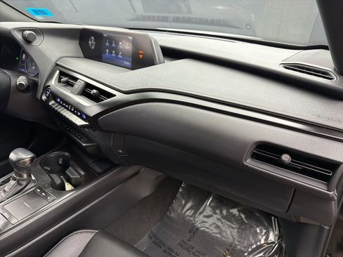 Used 2019 Lexus UX 250h image 27