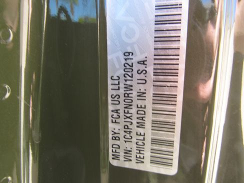 Used 2024 Jeep Wrangler Unlimited Rubicon w/ Technology Group image 29