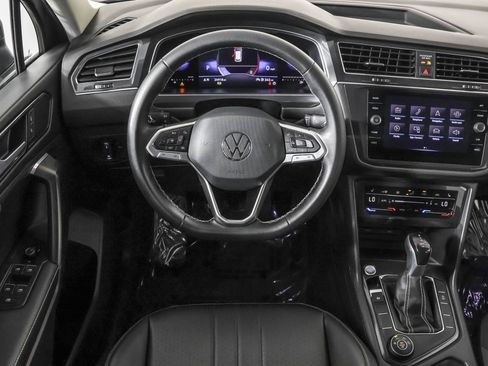 Used 2023 Volkswagen Tiguan SE image 36
