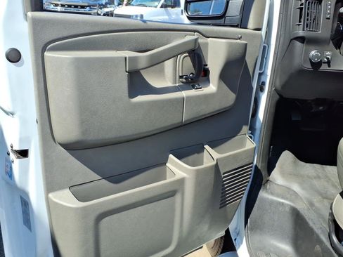 Used 2025 Chevrolet Express 2500 w/ Driver Convenience Package RWD image 10