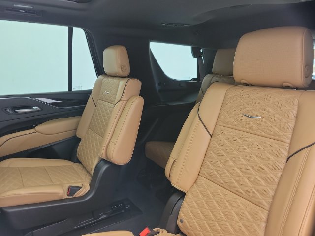 Used 2022 Cadillac Escalade Premium Luxury w/ Performance Package AWD/4WD image 14