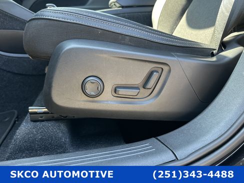 Used 2020 Volvo XC40 T5 Momentum image 26