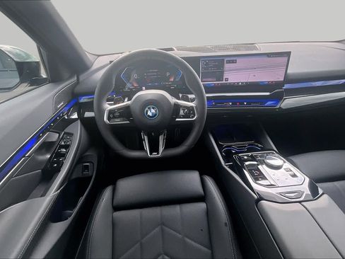 Used 2026 BMW 550e xDrive w/ Premium Package AWD/4WD image 5