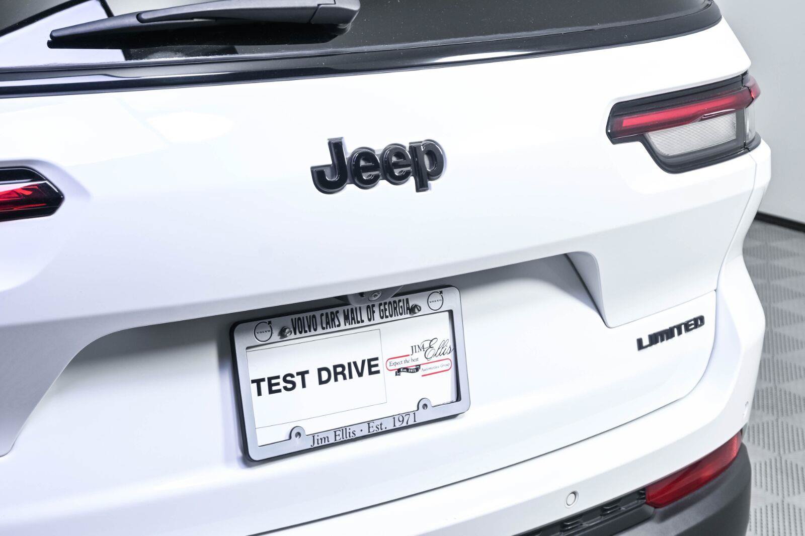 Used 2024 Jeep Grand Cherokee L Limited w/ Luxury Tech Group II AWD/4WD image 37