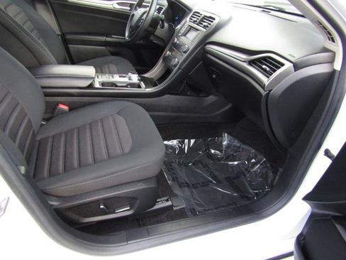 Certified 2018 Ford Fusion SE image 9