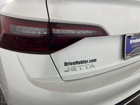 Used 2023 Volkswagen Jetta SE w/ Panoramic Sunroof Package FWD image 11