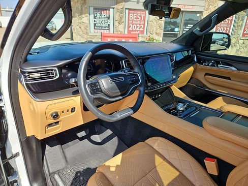 Used 2025 Jeep Grand Wagoneer Series III w/ Rear Seat Video Group 1 AWD/4WD image 15