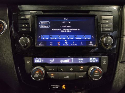 Used 2020 Nissan Rogue SV AWD/4WD image 25