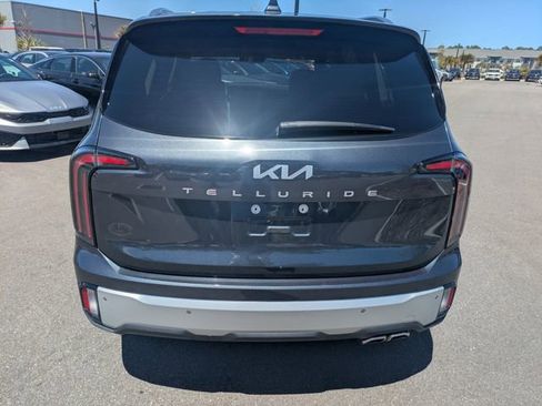 Used 2024 Kia Telluride EX w/ EX Captain's Chair Package image 4