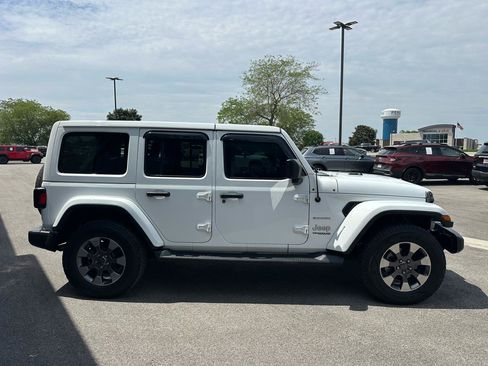 Used 2018 Jeep Wrangler Unlimited Sahara AWD/4WD image 8