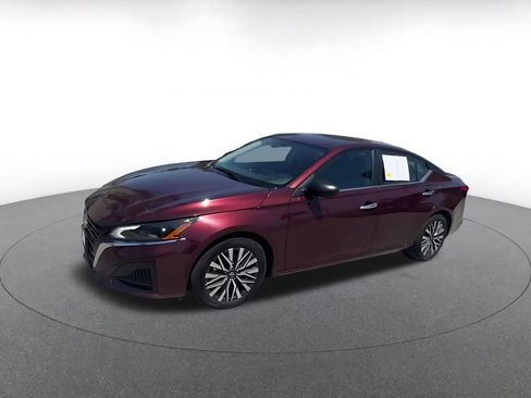 Used 2025 Nissan Altima 2.5 SV FWD image 6