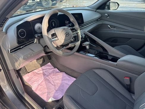 Used 2023 Hyundai Elantra SEL w/ Convenience Package image 18