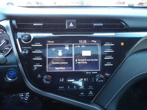 Used 2020 Toyota Camry SE w/ Sunroof Package image 24