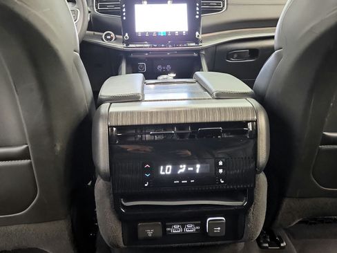 Used 2024 Jeep Wagoneer L Series III w/ Flexible Seating Group AWD/4WD image 26