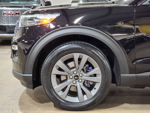 Used 2021 Ford Explorer XLT w/ Equipment Group 202A RWD image 5