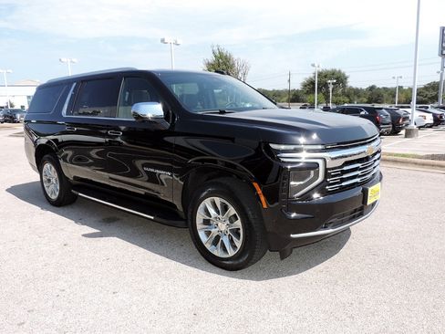 Certified 2026 Chevrolet Suburban Premier w/ Sun And Tow Package AWD/4WD image 3
