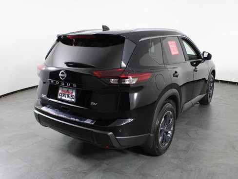 Certified 2024 Nissan Rogue SV w/ SV Premium Package FWD image 4