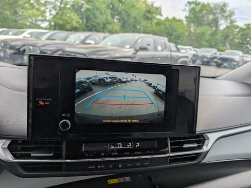 Used 2025 Toyota Sienna LE AWD/4WD image 25