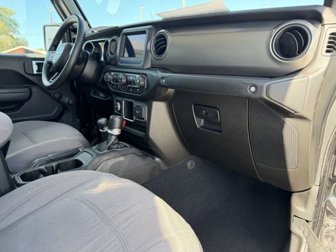 Used 2023 Jeep Gladiator Sport image 11