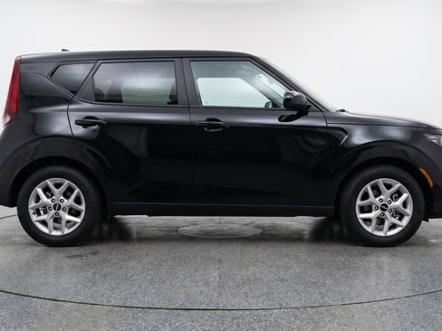 Used 2025 Kia Soul LX w/ LX Technology Package FWD image 11