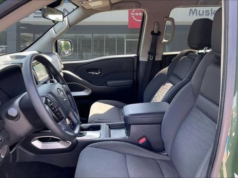 Used 2024 Nissan Frontier SV w/ Technology Package RWD image 20