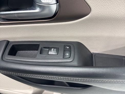 Used 2023 Chrysler Voyager LX image 27