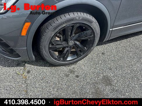 Used 2023 Volkswagen Tiguan SE R-Line FWD image 2