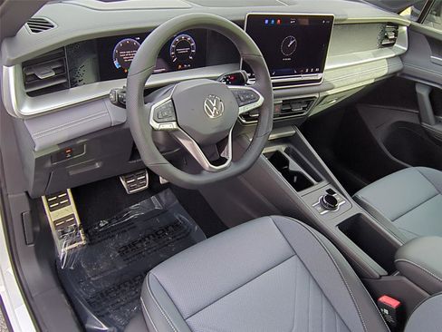 New 2026 Volkswagen Tiguan SE R-Line AWD/4WD image 9