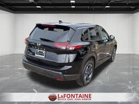 Used 2025 Nissan Rogue SV image 8