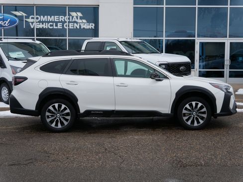 Used 2023 Subaru Outback Limited AWD/4WD image 2