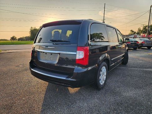 Used 2014 Chrysler Town & Country Touring w/ Driver Convenience Group FWD image 5