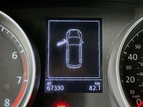 Used 2017 Volkswagen Golf S image 18