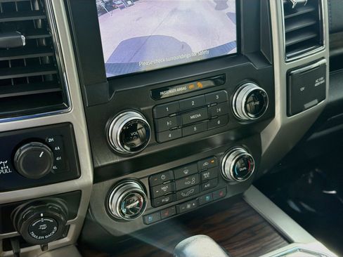 Used 2020 Ford F150 Lariat w/ Equipment Group 502A Luxury AWD/4WD image 14
