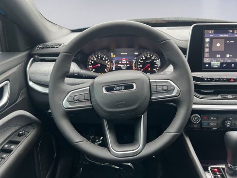 New 2026 Jeep Compass Latitude image 13